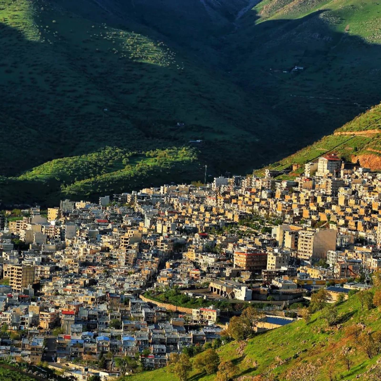 کردستان، مریوان، اورامان تخت 1
