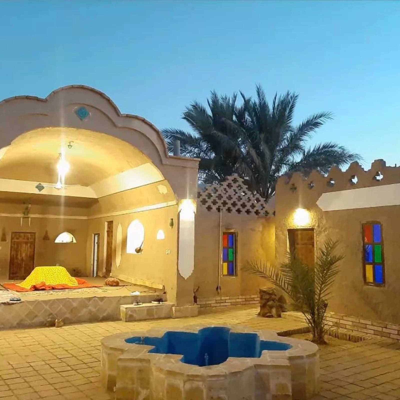 اقامتگاه عمورضا طبس