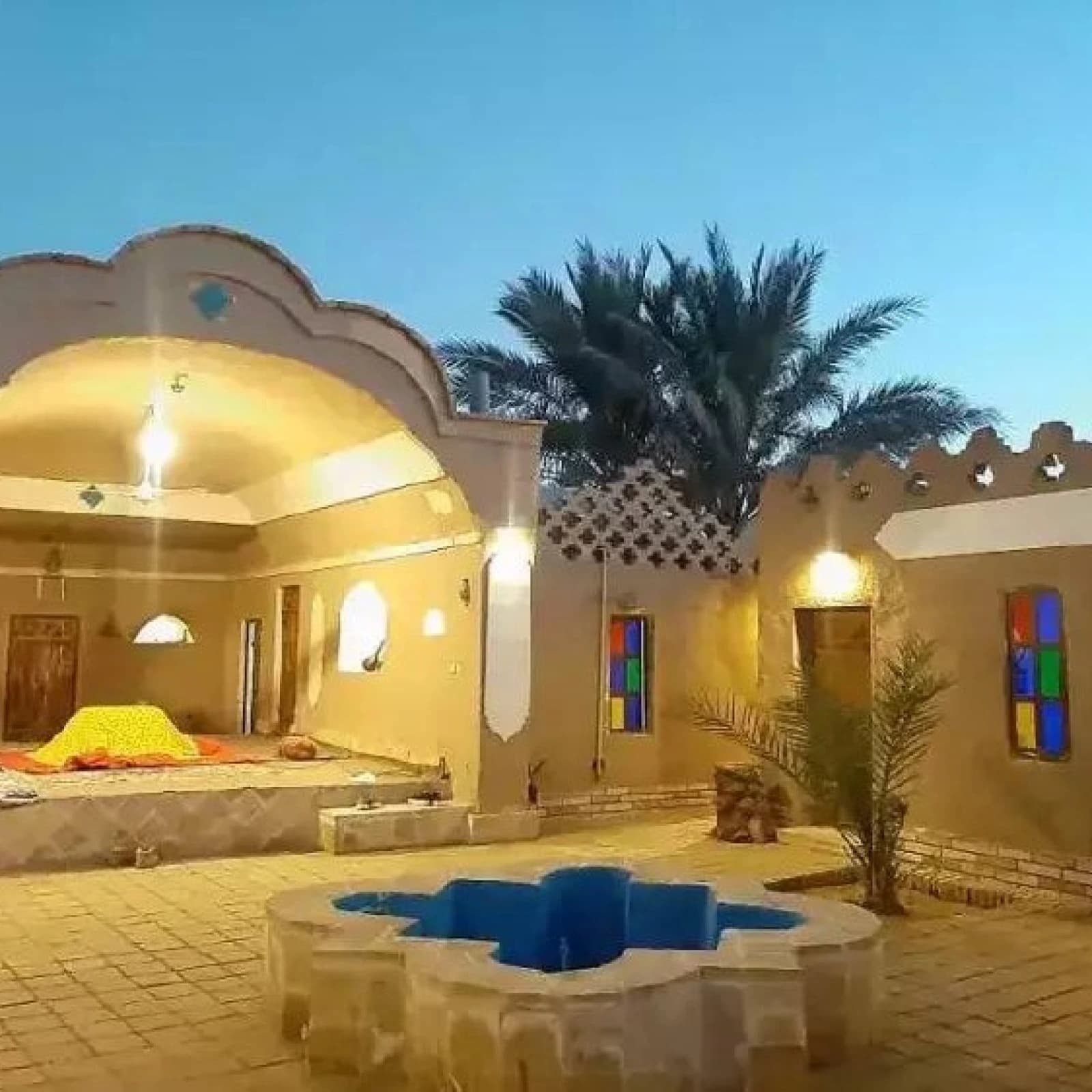 اقامتگاه عمورضا طبس