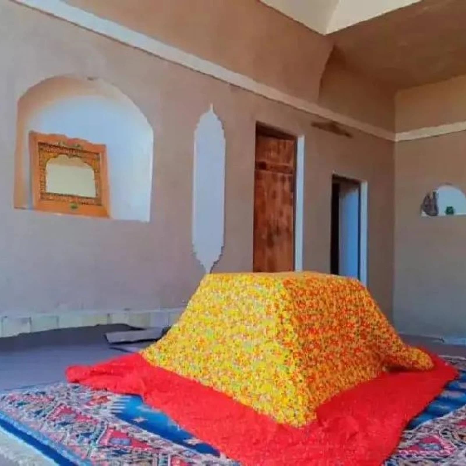 اقامتگاه عمورضا طبس