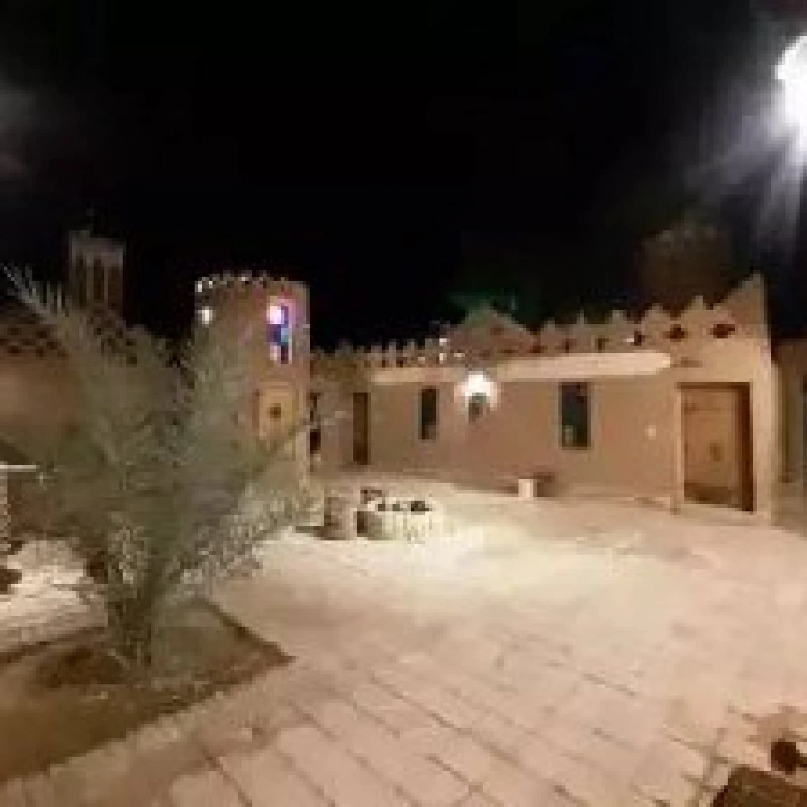 اقامتگاه عمورضا طبس