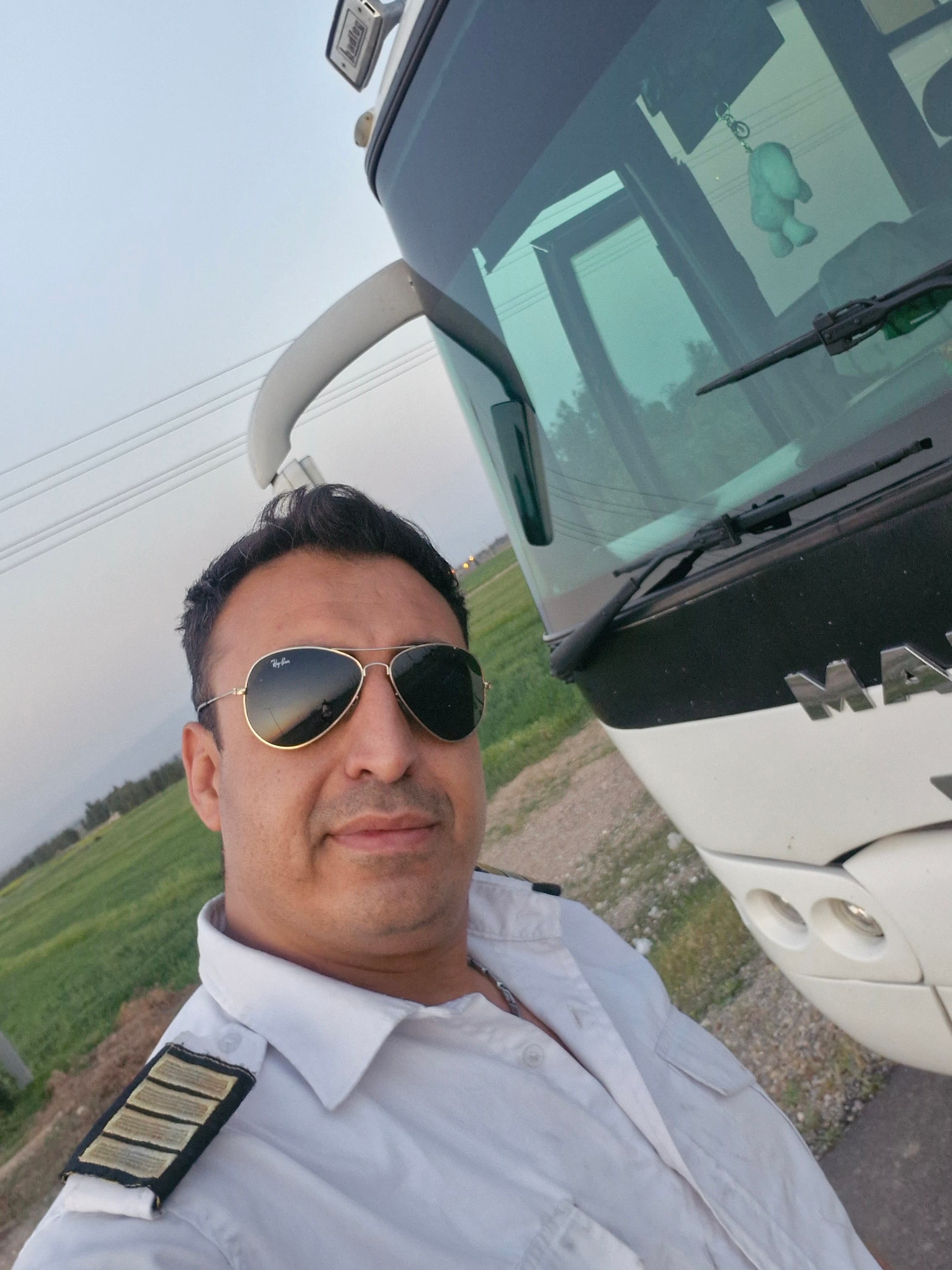 تصویر پروفایل علی لرستانی